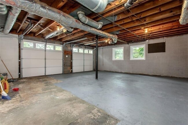 Building Photo - 3560 Dunn St SE