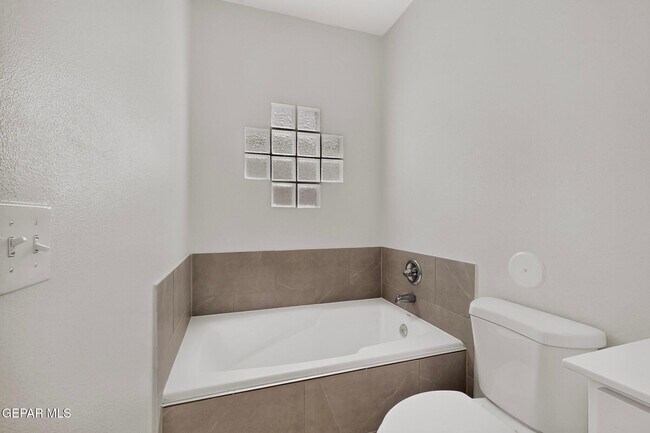 Building Photo - 14321 Chris Zingo Ln