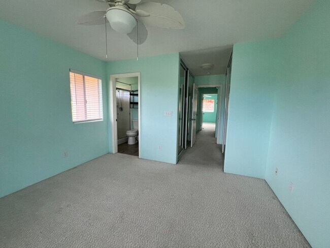 Building Photo - 2 Bedroom 2 bath unfurnished top floor condo