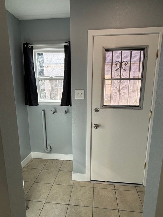 Building Photo - 8933 Elizabeth Ave