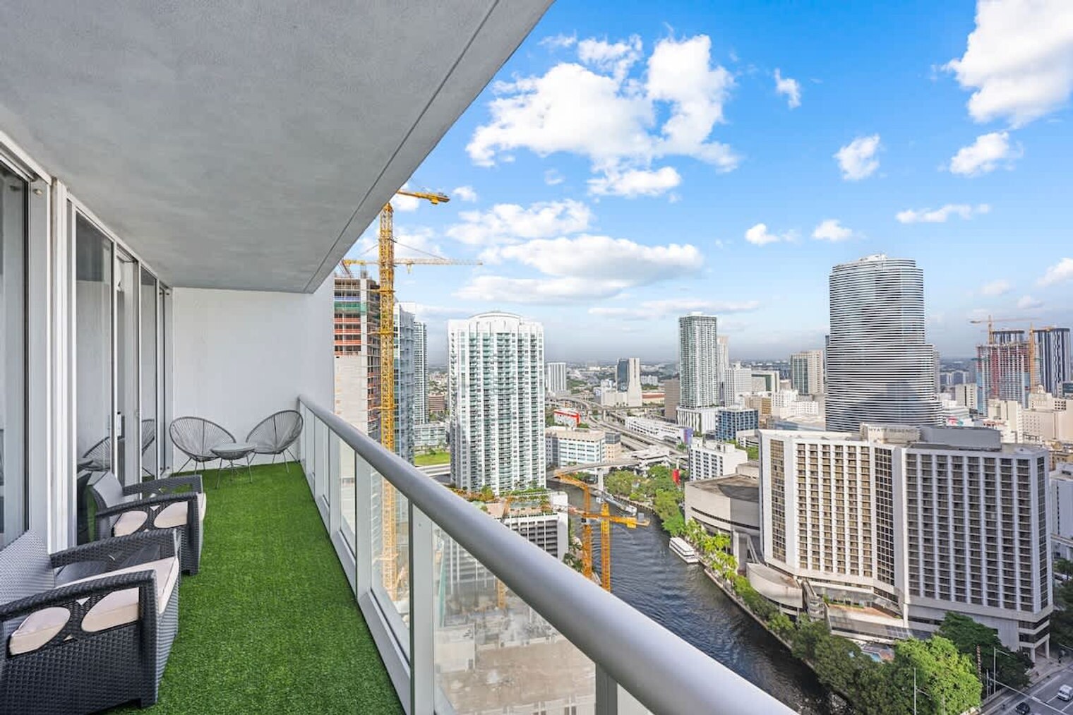 Building Photo - 495 Brickell Ave