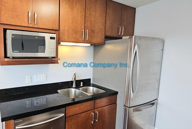 Building Photo - Beautifully appointed one bedroom one Bath...