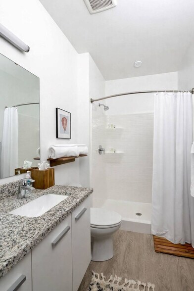 Building Photo - 211 W Mineral St