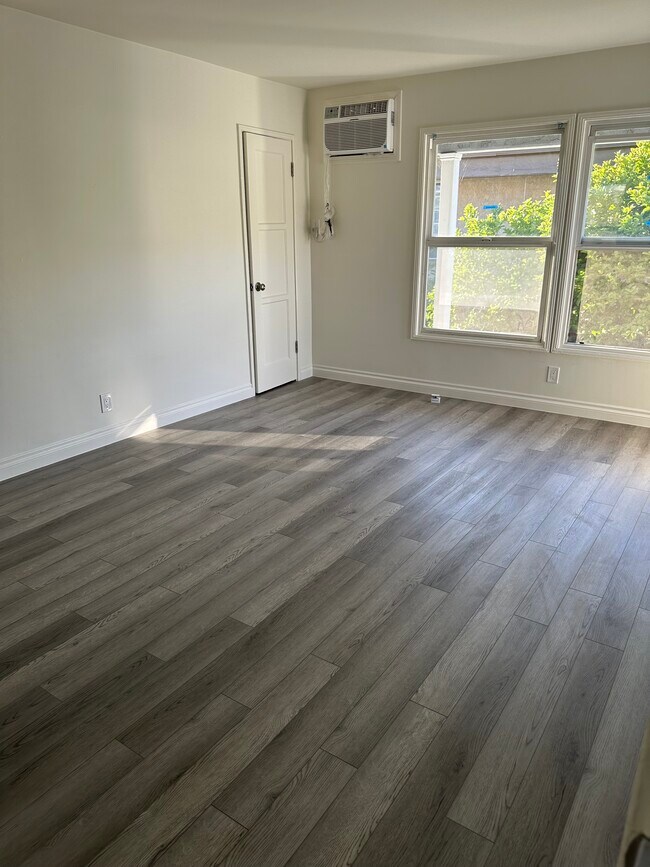 Building Photo - 1846 Scott Rd