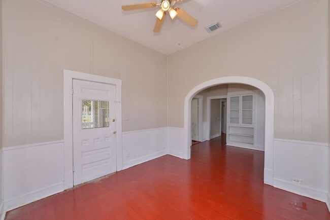Building Photo - Nice Historic Home Near  Downtown