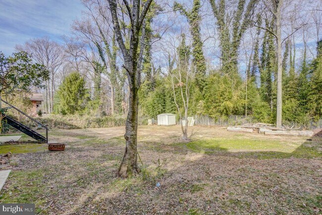 Building Photo - 6417 Earlham Dr