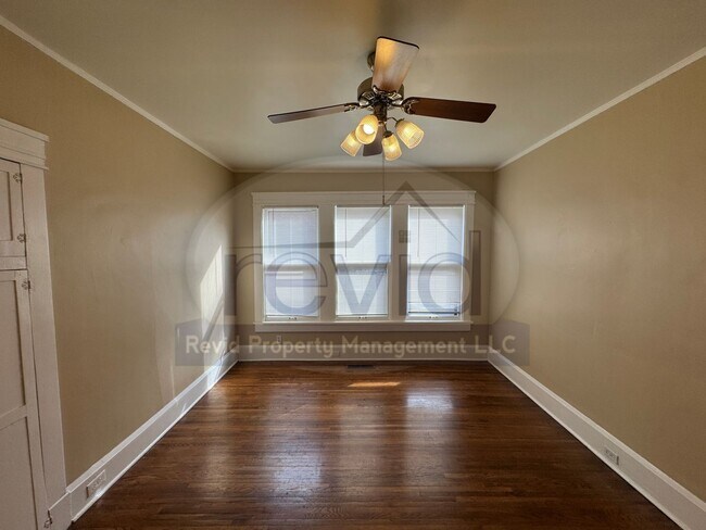 Building Photo - MALLORY 255