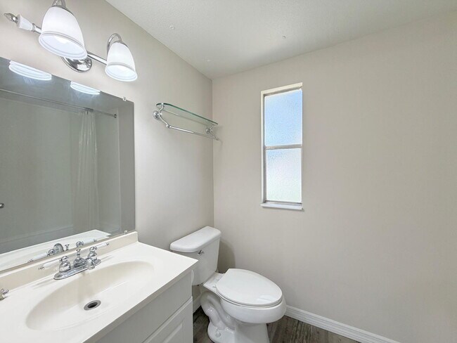 Building Photo - Move-In Ready 2-Bedroom 2 Bath home on One Acre!