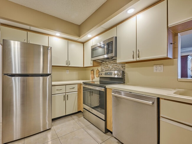 Building Photo - 3420 S Ocean Blvd