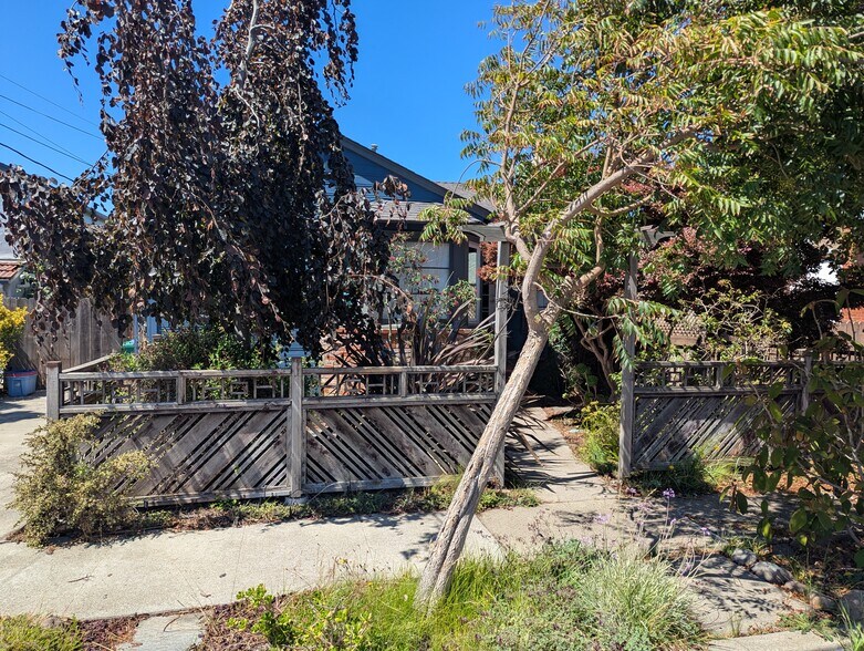 Building Photo - 973 30th St