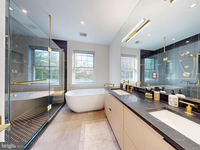 Building Photo - 1808 Riggs Pl NW