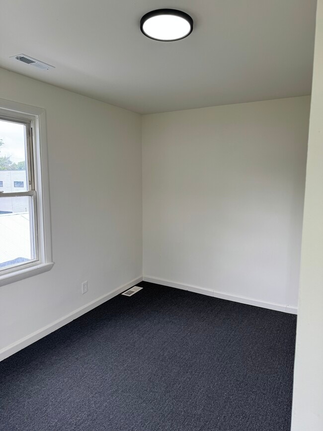 Building Photo - 924 N Kresson St