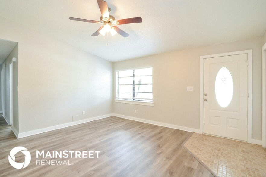 Building Photo - 7405 Calmoso Ave