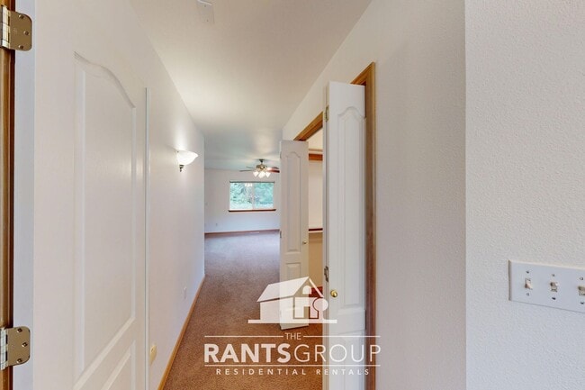 Building Photo - Spacious 3-Bed / 2-Bath Home on 2.5 Private Acres – Cooper Point