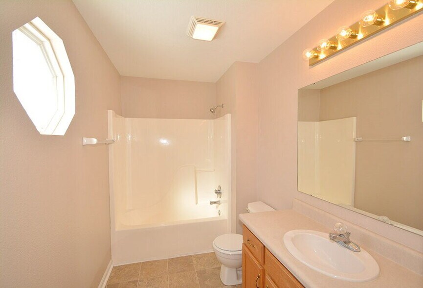 Building Photo - 285 Pennwood Ln