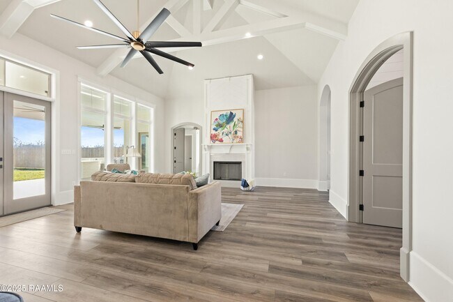 Building Photo - 109 Trailing Oaks Dr