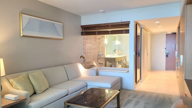 Building Photo - Highly Desirable STUDIO/1-Bath unit Long-T...