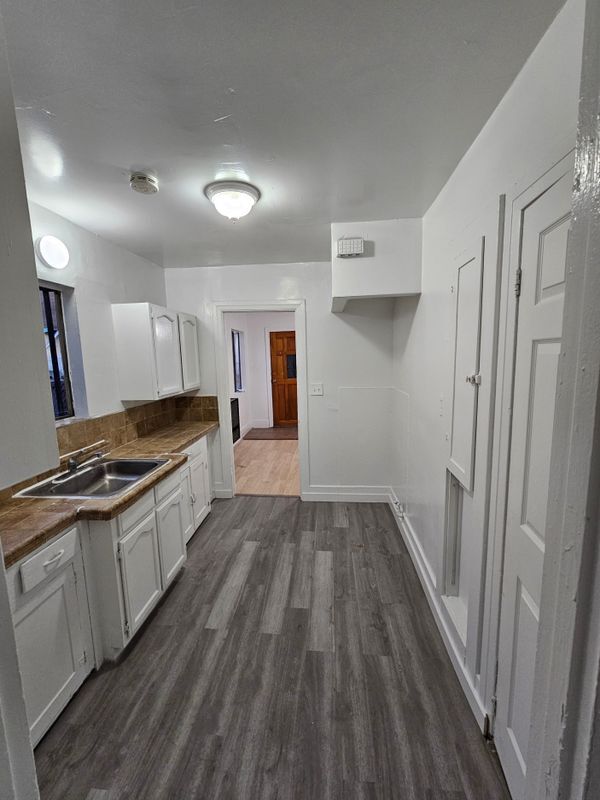 Building Photo - 713 1/2 West 57th Street