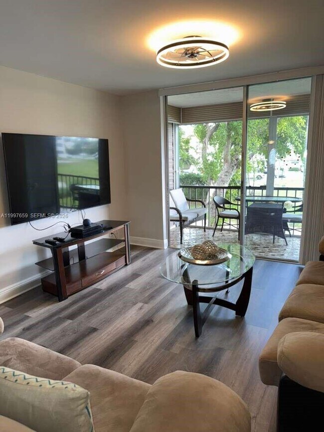 Building Photo - 691 S Hollybrook Dr