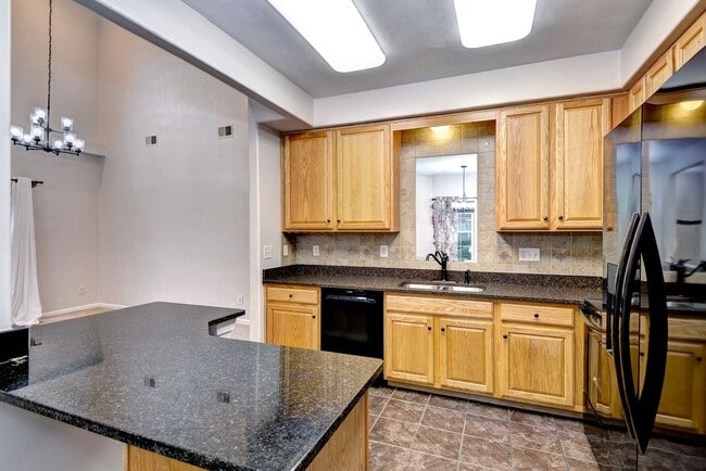 Building Photo - 130 Ellis Dr