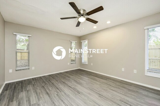 Building Photo - 3 Bedroom Pet-Friendly Home in SARASOTA, FL with Main Street Renewal