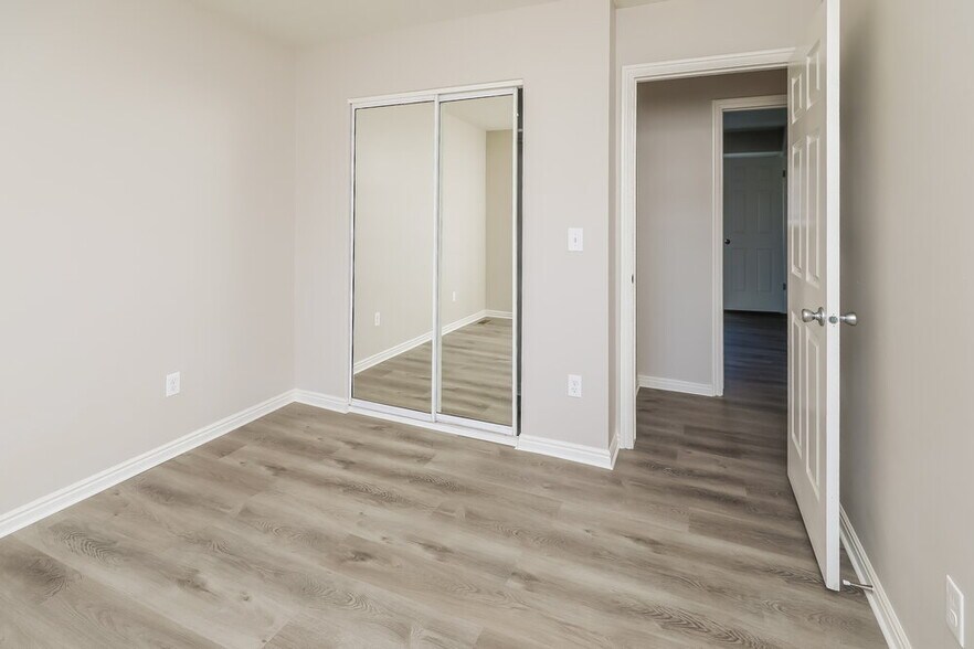 Building Photo - 1157 E 2450 N