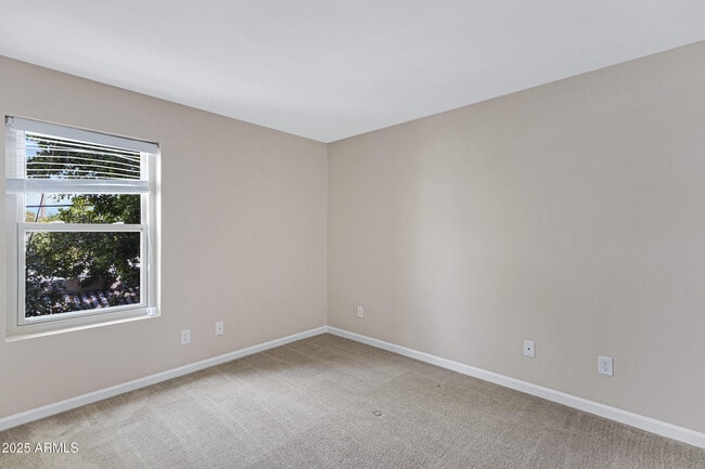 Building Photo - 6503 N 10th Pl