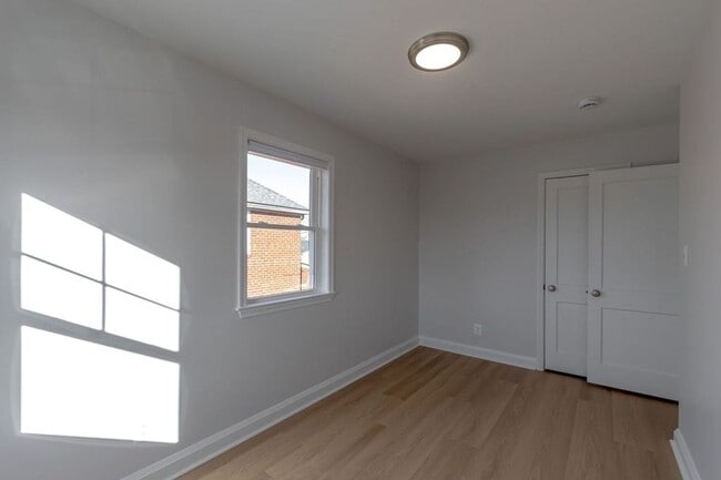 Building Photo - Renovated 3 Bed / 1.5 Bath in Essex | Parking Pad | Available 1/19/2026