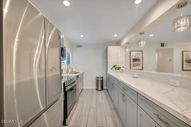 Building Photo - 4642 Park Granada Park