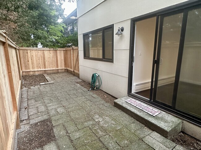 Building Photo - Sunset Plaza