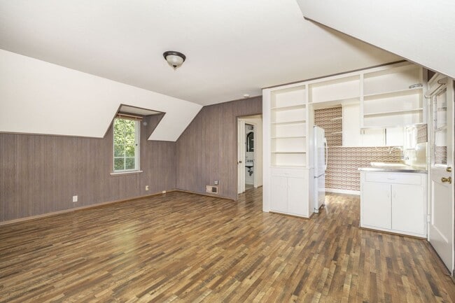 Building Photo - 1 Bed, 1 Bath Standalone ADU w/ Laundry & ...