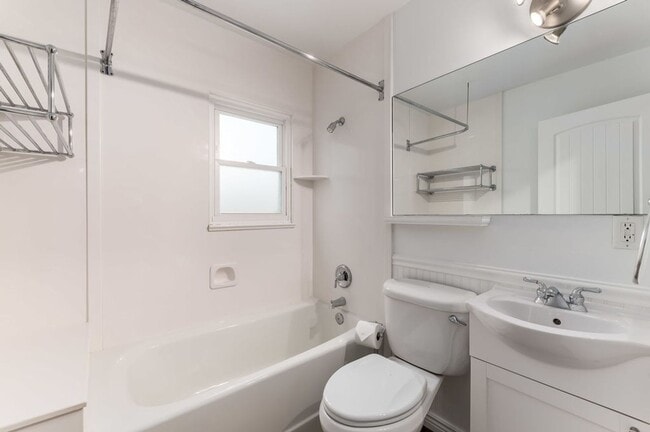 Building Photo - Great Family Home in Excellent Location!