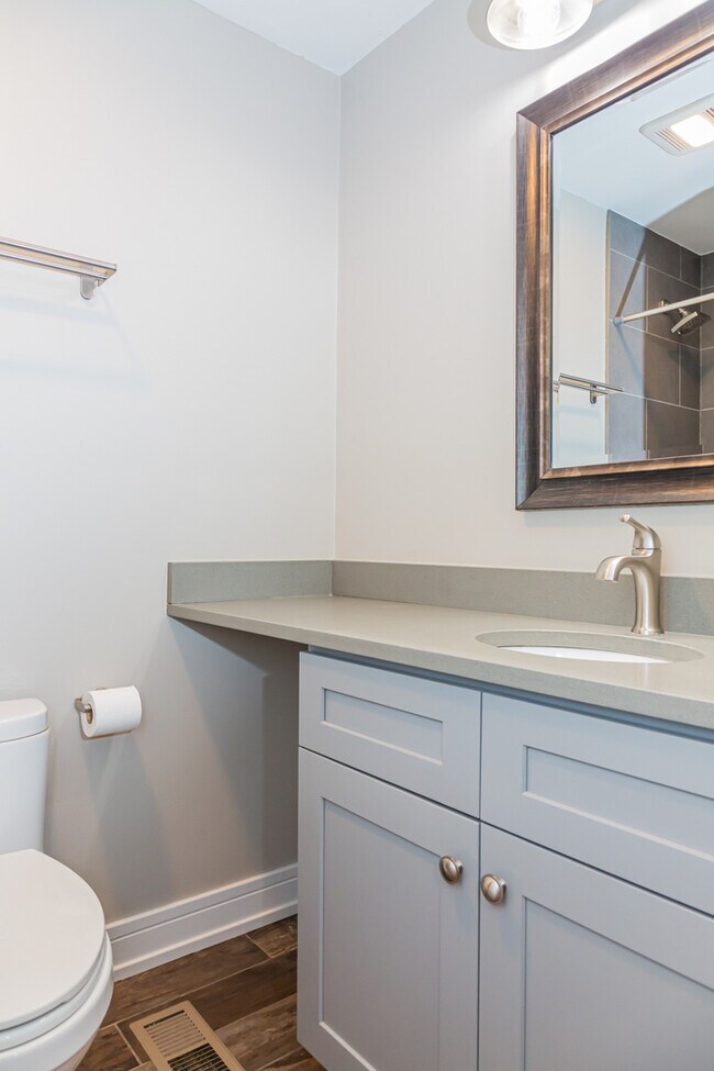 Building Photo - 825 Pheasant Walk Dr