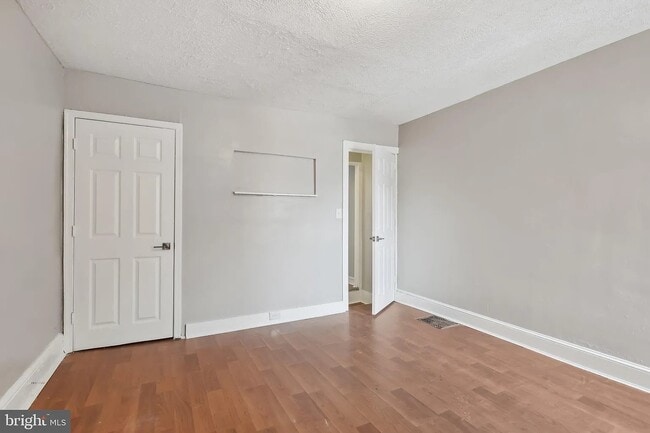 Building Photo - 106 S Heald St