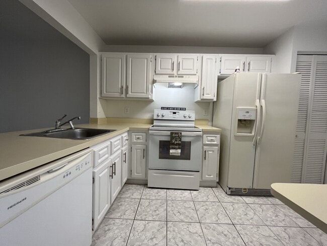 Building Photo - 842 NE 209th St