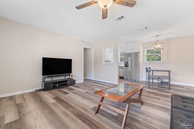 Building Photo - 8 Goodman Ln