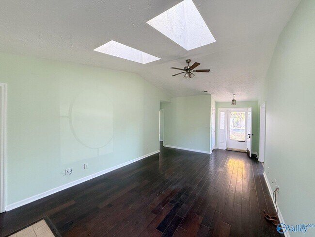 Building Photo - 158 Lewis Ln