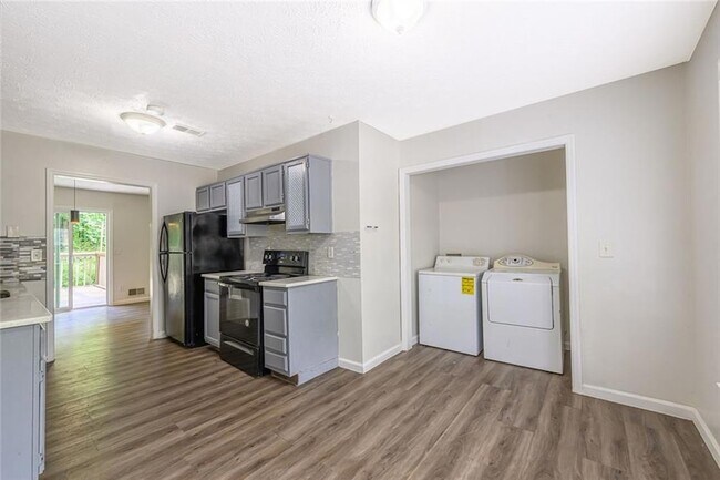 Building Photo - 2100 Whitebluff Way