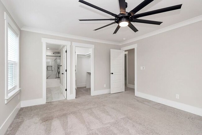 Building Photo - Stunning 3BD/2.5BA Home in Charlotte!
