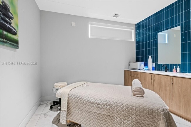 Building Photo - 90 SW 3rd St