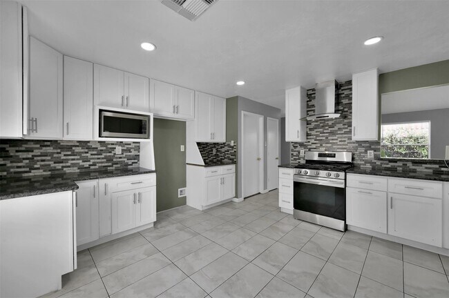 Building Photo - 18142 Westlock Ct