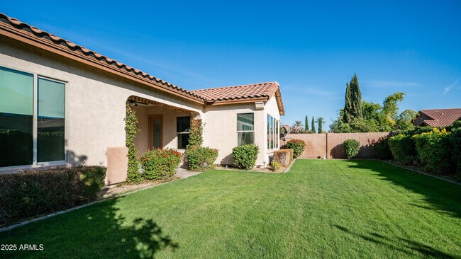 Building Photo - 561 W Yellowstone Way