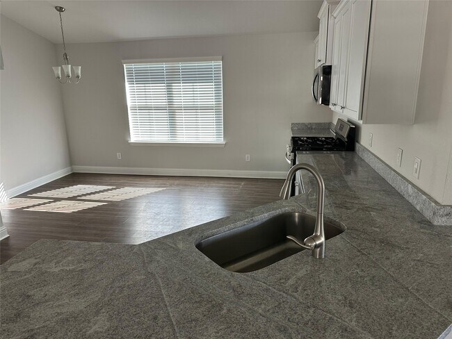 Building Photo - 4201 Chadwick Rd