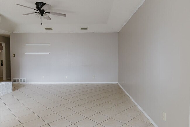 Building Photo - 1105 Gordon Blvd