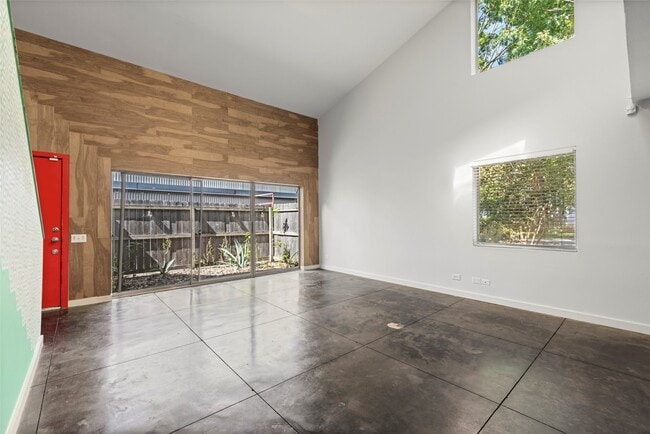Building Photo - 5221 Blossom St