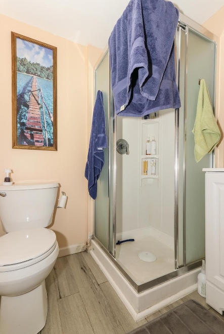 1st floor bath - 416 Ada St