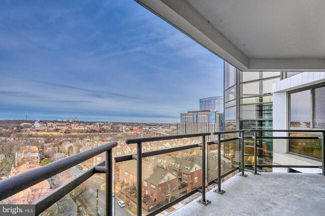 Building Photo - 1530 Key Blvd