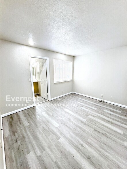 Building Photo - 1021 Evans Ct
