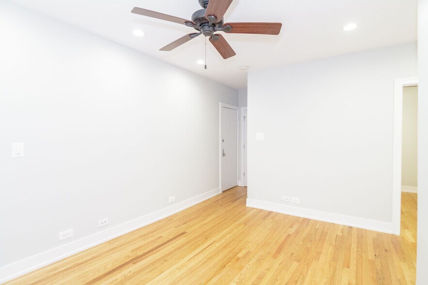 Building Photo - 520 W Cornelia Ave