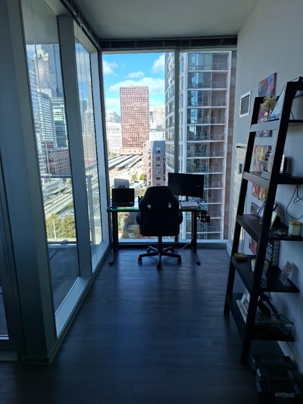 Building Photo - 1000 S Clark St